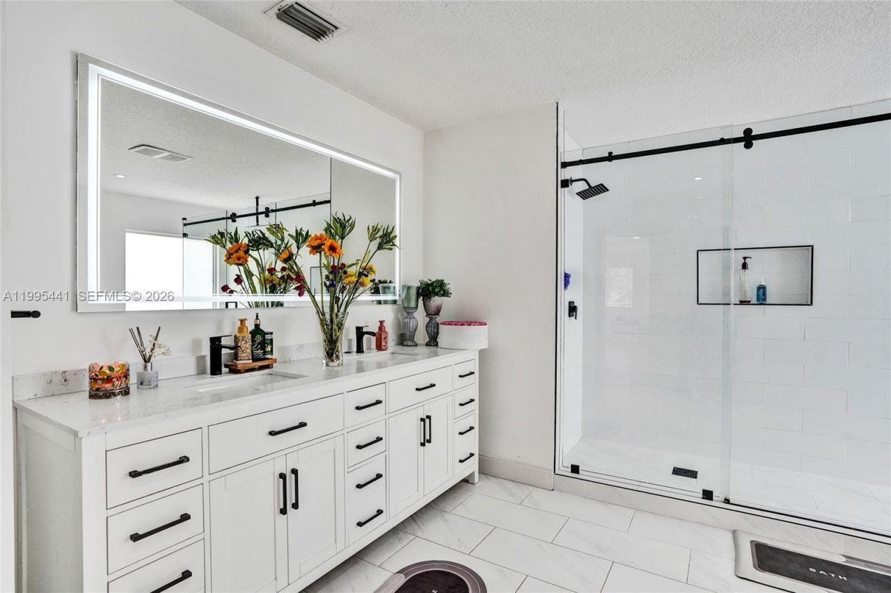 16180 SW 14th St, Pembroke Pines, FL 33027 Photo