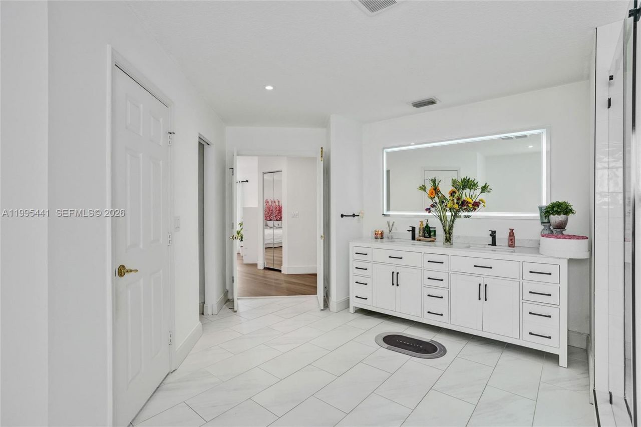 16180 SW 14th St, Pembroke Pines, FL 33027 Photo