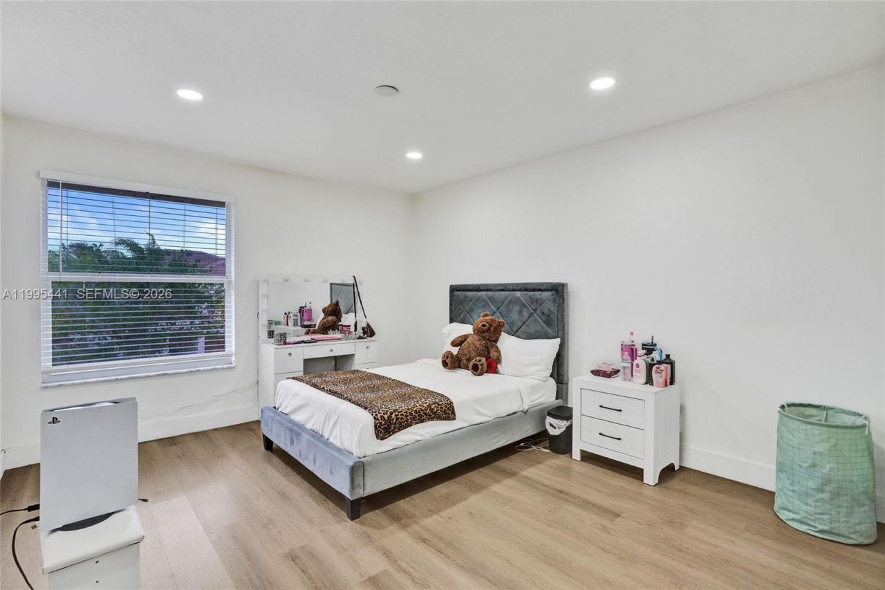 16180 SW 14th St, Pembroke Pines, FL 33027 Photo