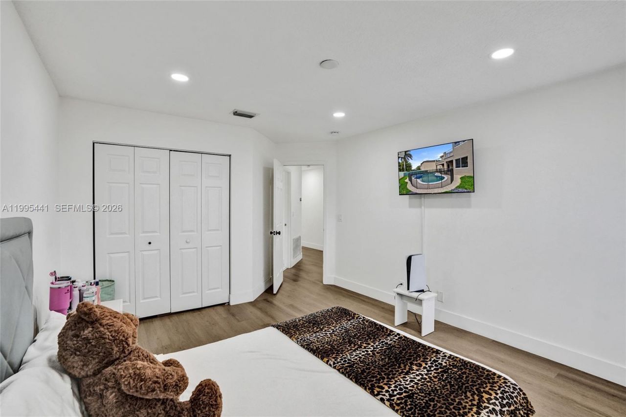 16180 SW 14th St, Pembroke Pines, FL 33027 Photo