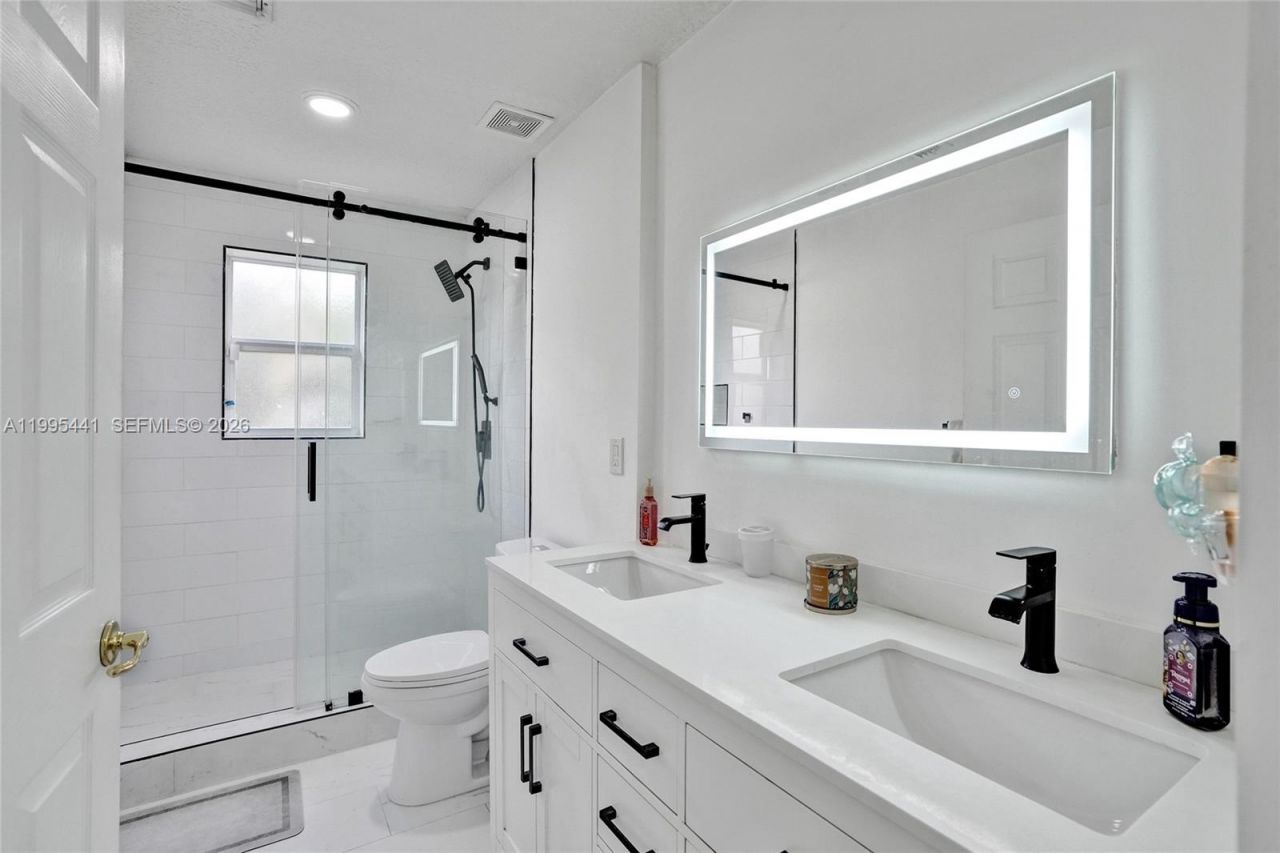 16180 SW 14th St, Pembroke Pines, FL 33027 Photo