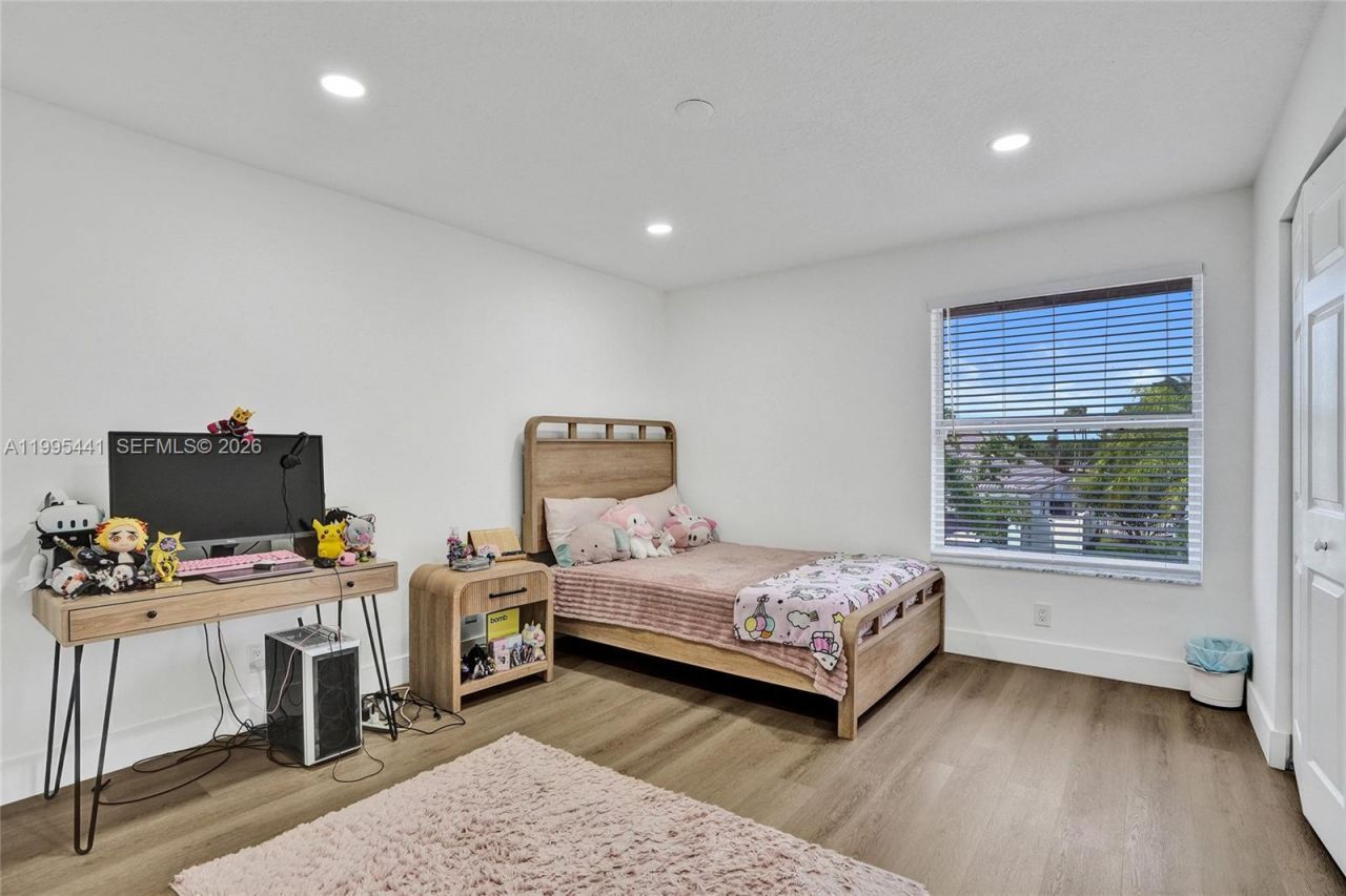 16180 SW 14th St, Pembroke Pines, FL 33027 Photo