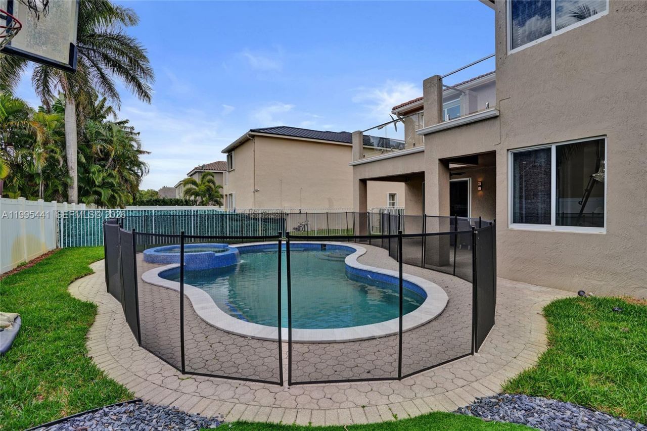 16180 SW 14th St, Pembroke Pines, FL 33027 Photo