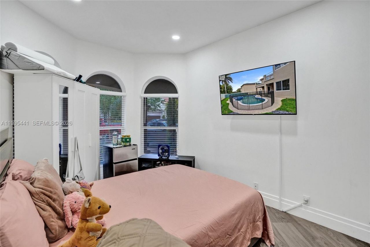 16180 SW 14th St, Pembroke Pines, FL 33027 Photo