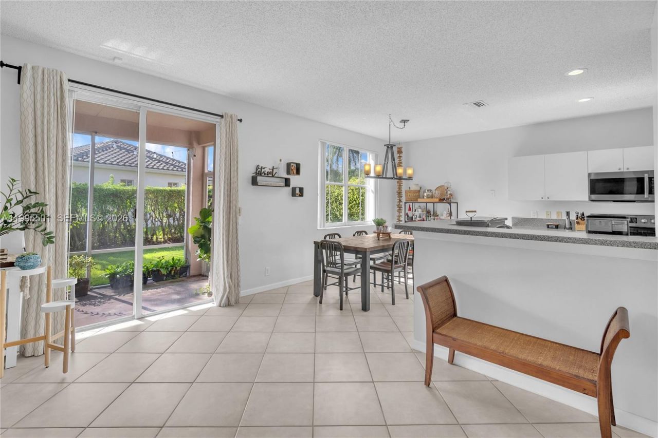 1058 Tupelo Way, Weston, FL 33327 Photo