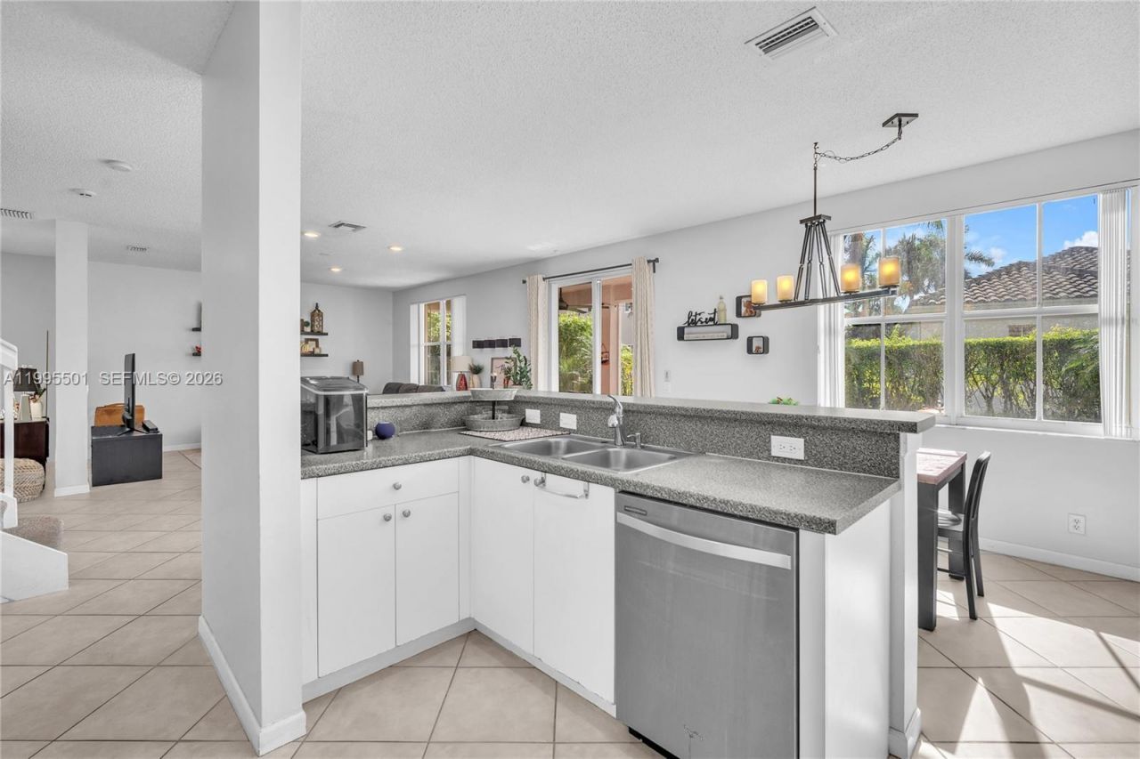 1058 Tupelo Way, Weston, FL 33327 Photo