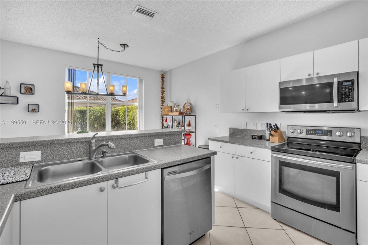 1058 Tupelo Way, Weston, FL 33327 Photo