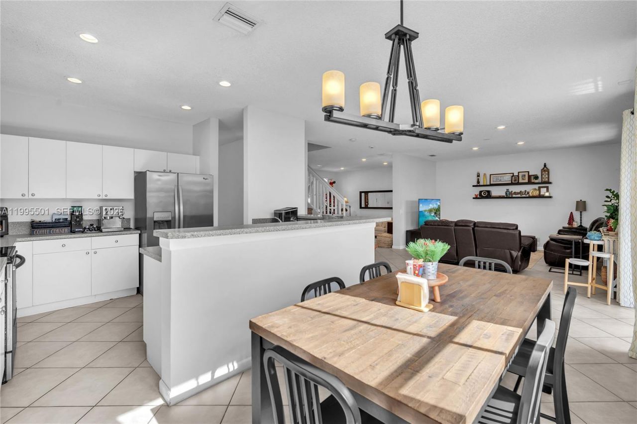 1058 Tupelo Way, Weston, FL 33327 Photo