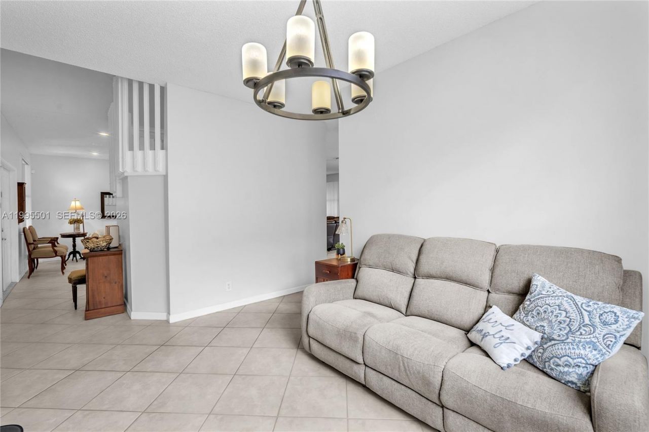 1058 Tupelo Way, Weston, FL 33327 Photo