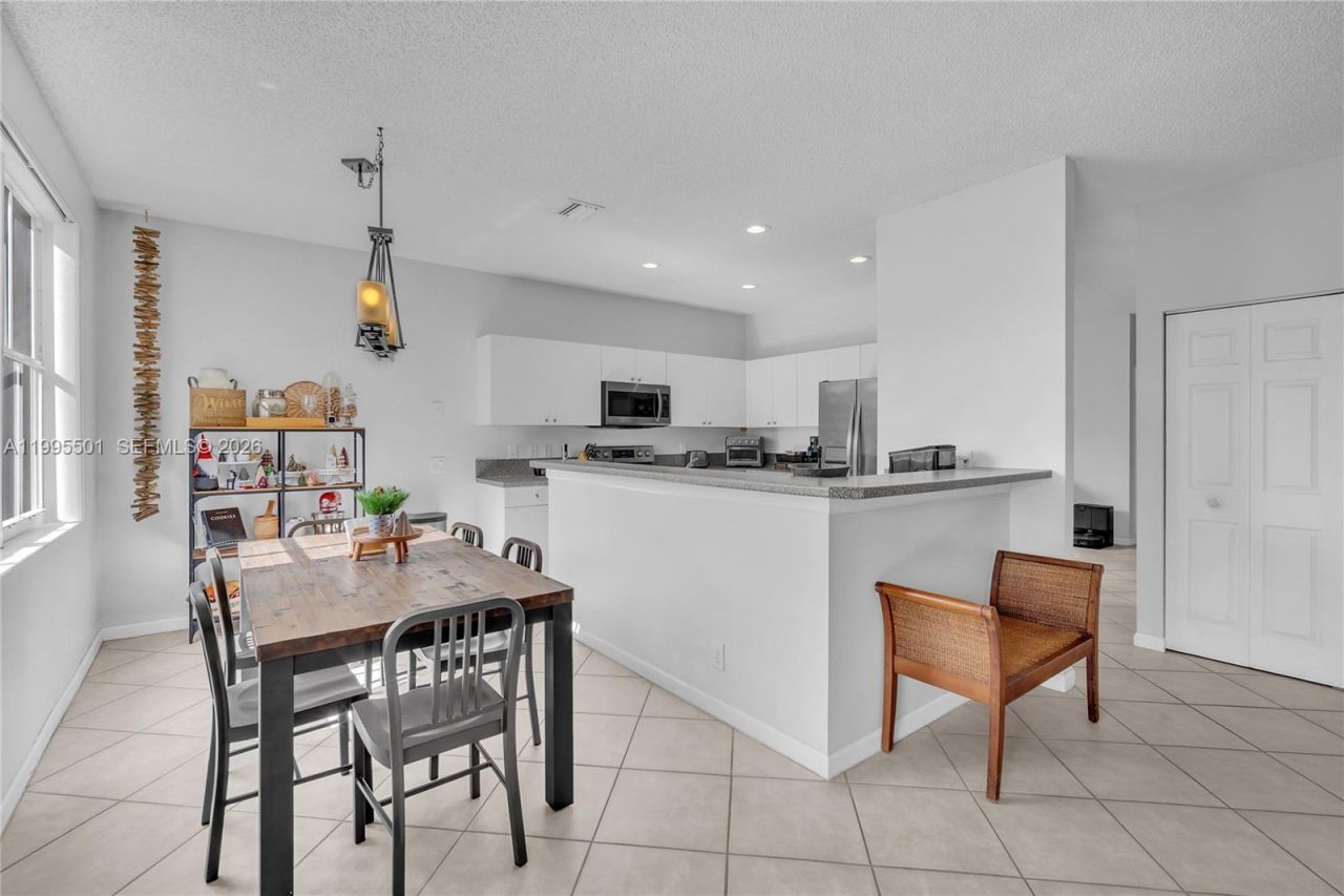 1058 Tupelo Way, Weston, FL 33327 Photo