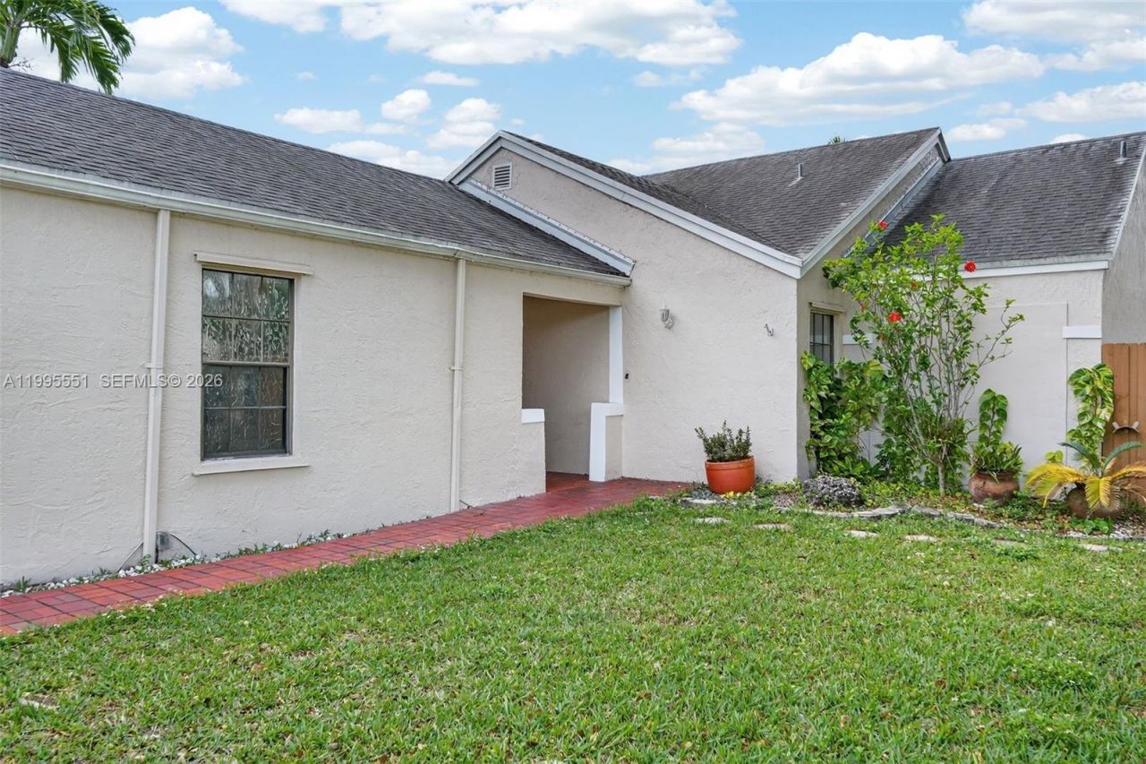 14722 SW 110th Ter, Miami, FL 33196 Photo