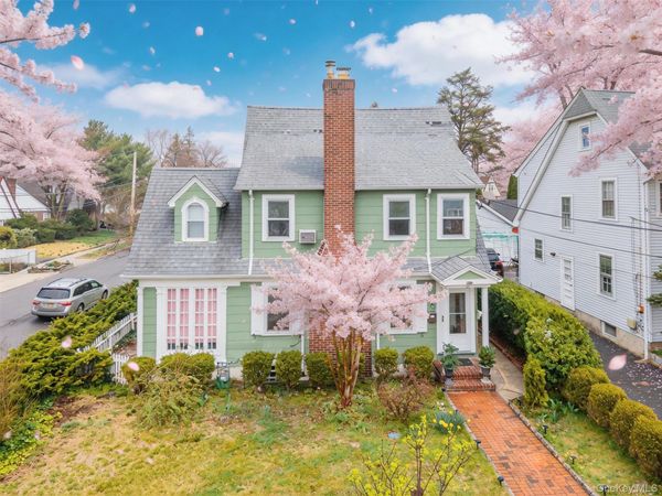 11 Baker Hill Road , Great Neck, NY 11023