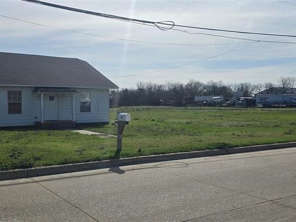 614 N 2nd Street , Sanger, TX 76266