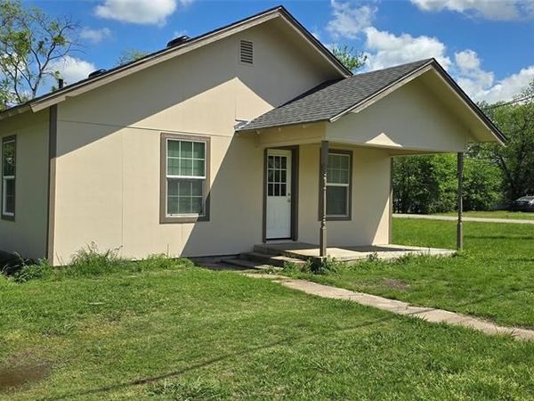 800 N 4th Street , Sanger, TX 76266