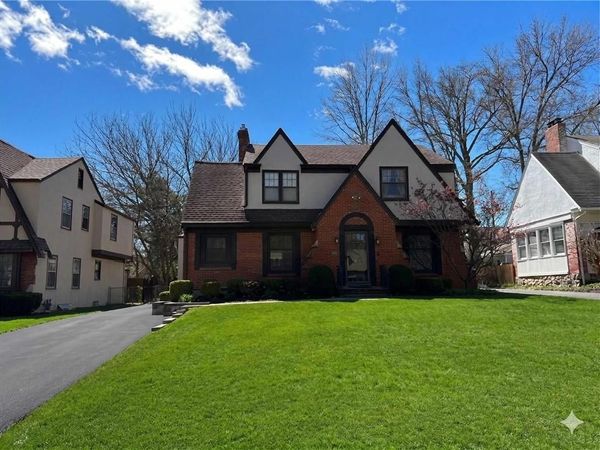 1207 W Gregory Boulevard, Kansas City, MO 64114