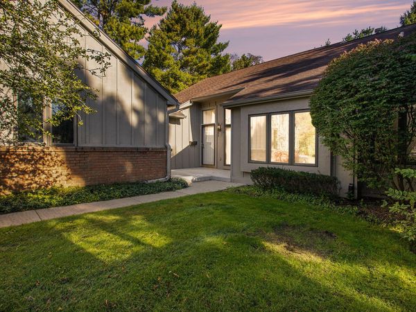 213 Raintree Circle, Kalamazoo, MI 49006