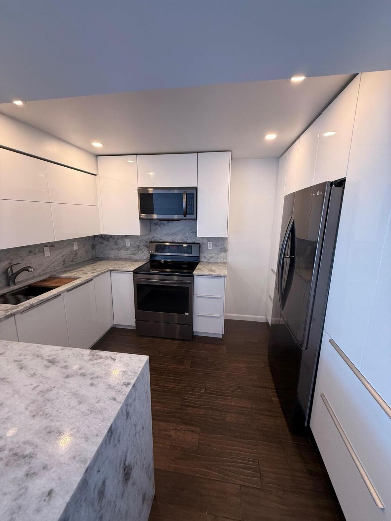 200 Leslie Drive, Unit 924, Hallandale Beach, FL 33009 Photo