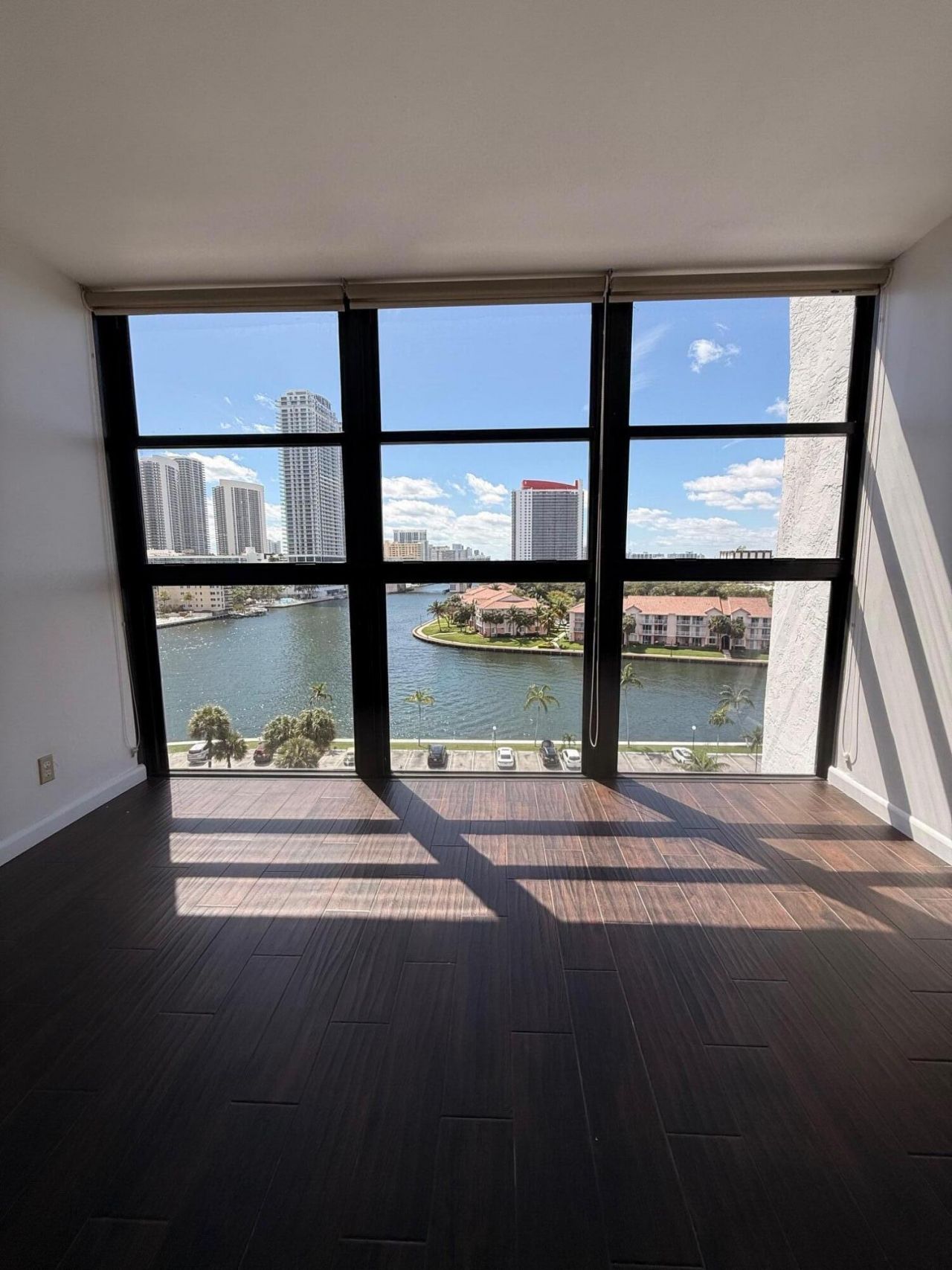 200 Leslie Drive, Unit 924, Hallandale Beach, FL 33009 Photo