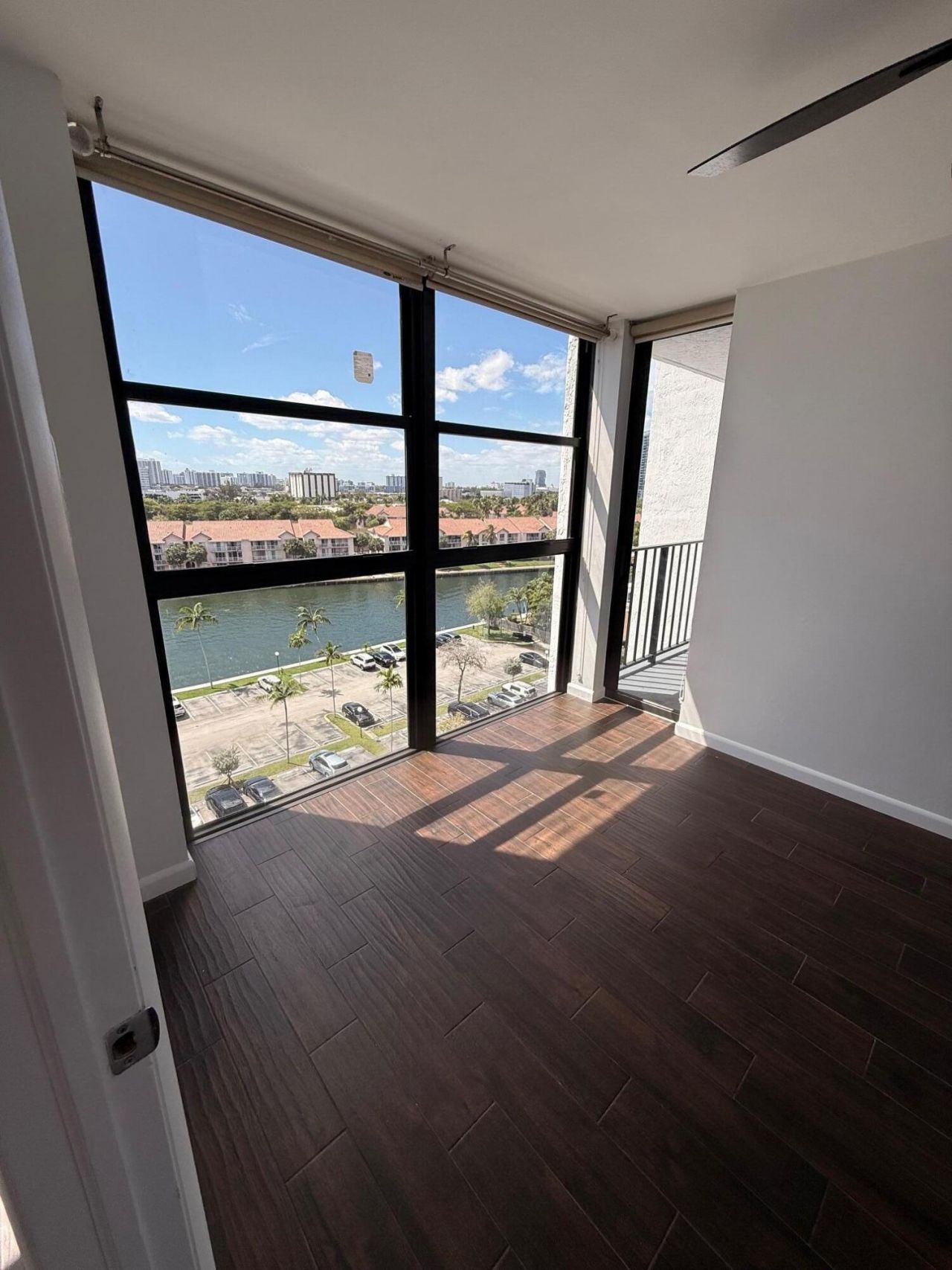 200 Leslie Drive, Unit 924, Hallandale Beach, FL 33009 Photo