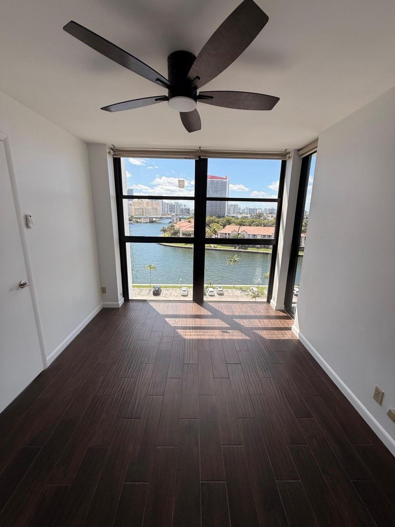 200 Leslie Drive, Unit 924, Hallandale Beach, FL 33009 Photo