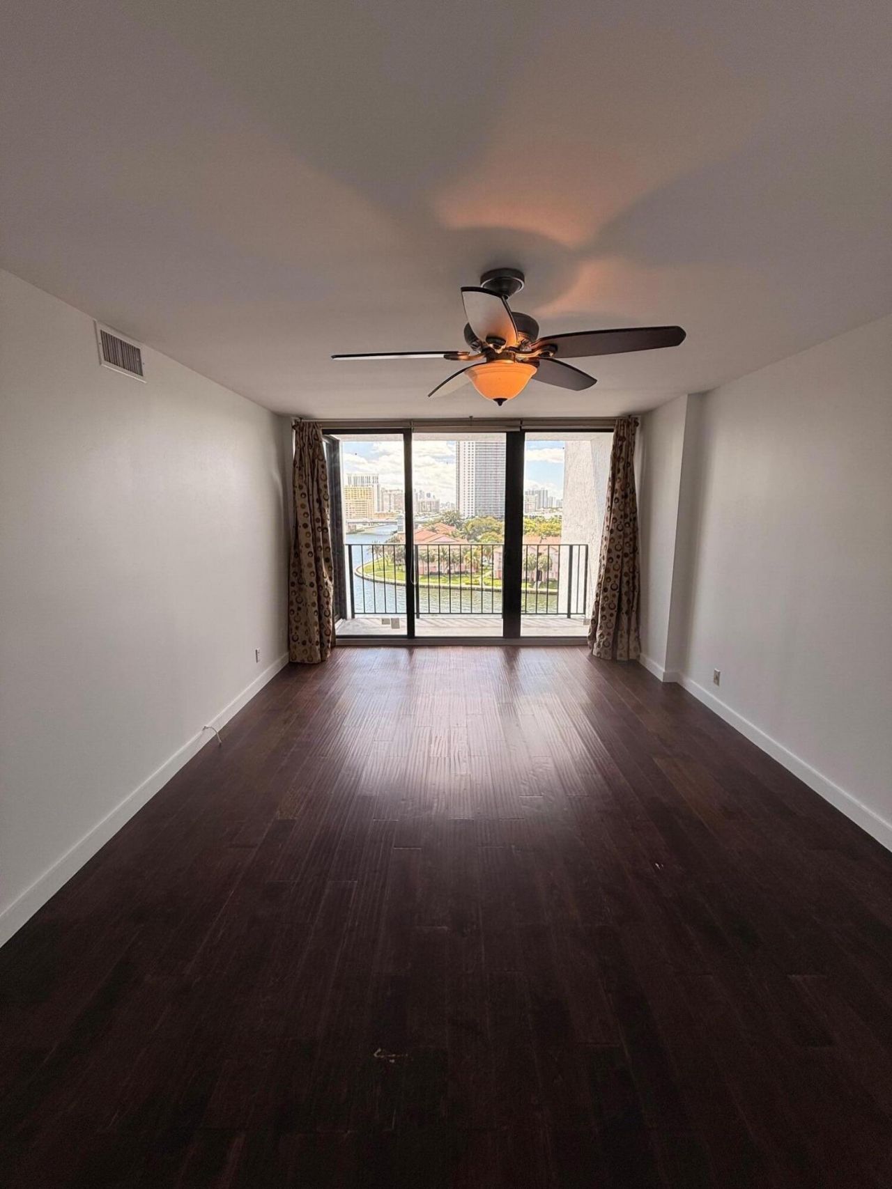 200 Leslie Drive, Unit 924, Hallandale Beach, FL 33009 Photo