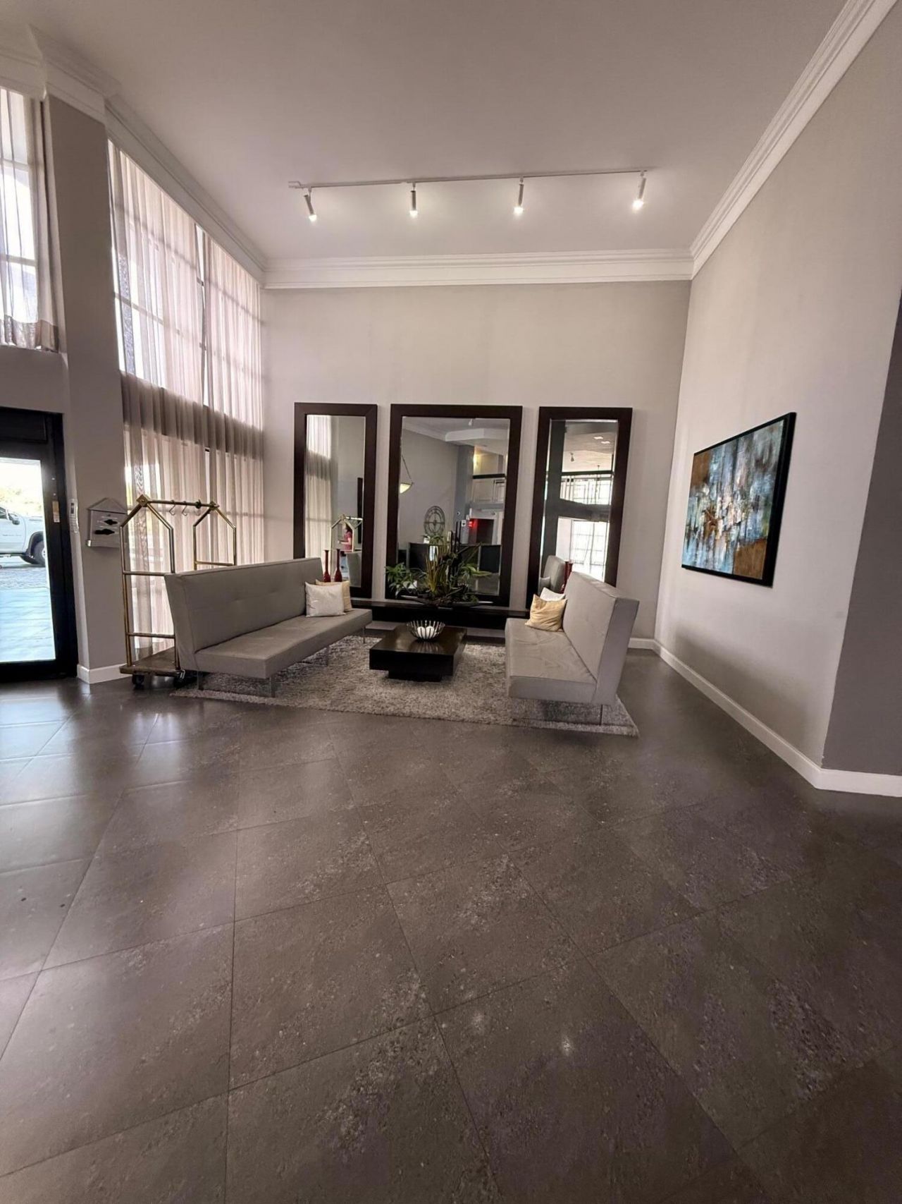 200 Leslie Drive, Unit 924, Hallandale Beach, FL 33009 Photo