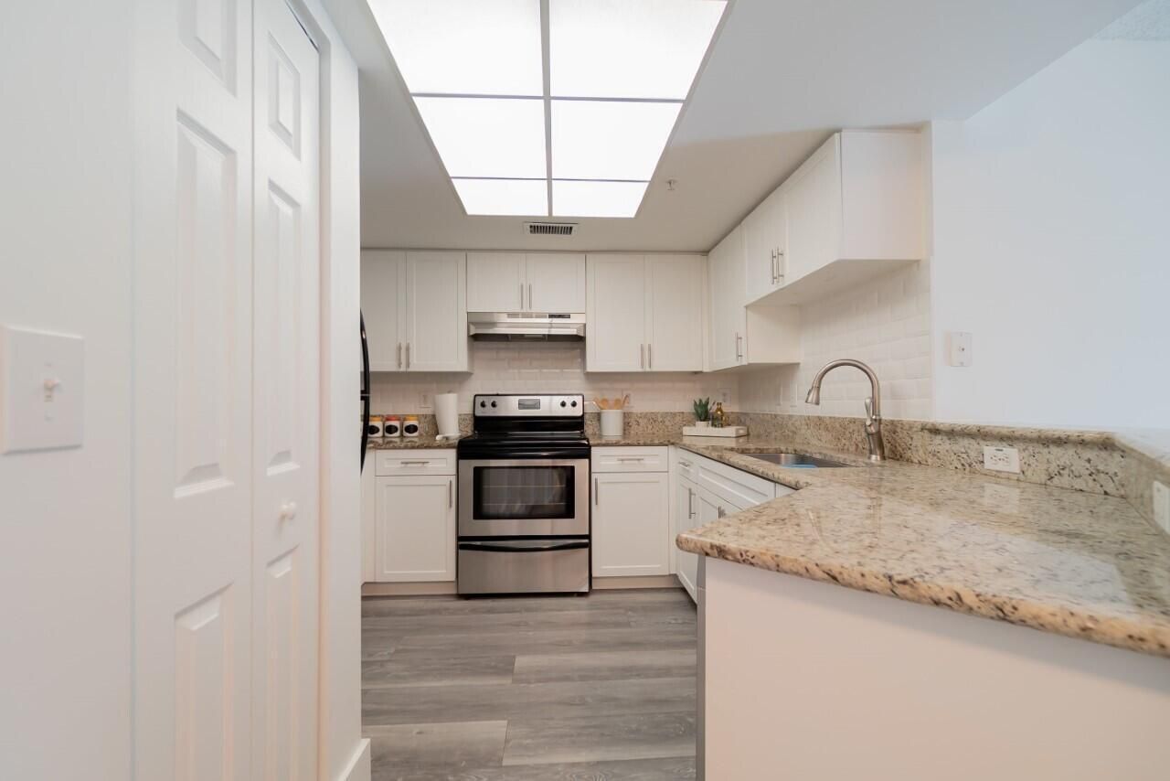 800 Crestwood Court S, Unit 801, Royal Palm Beach, FL 33411 Photo