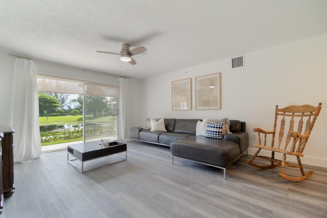 800 Crestwood Court S, Unit 801, Royal Palm Beach, FL 33411 Photo