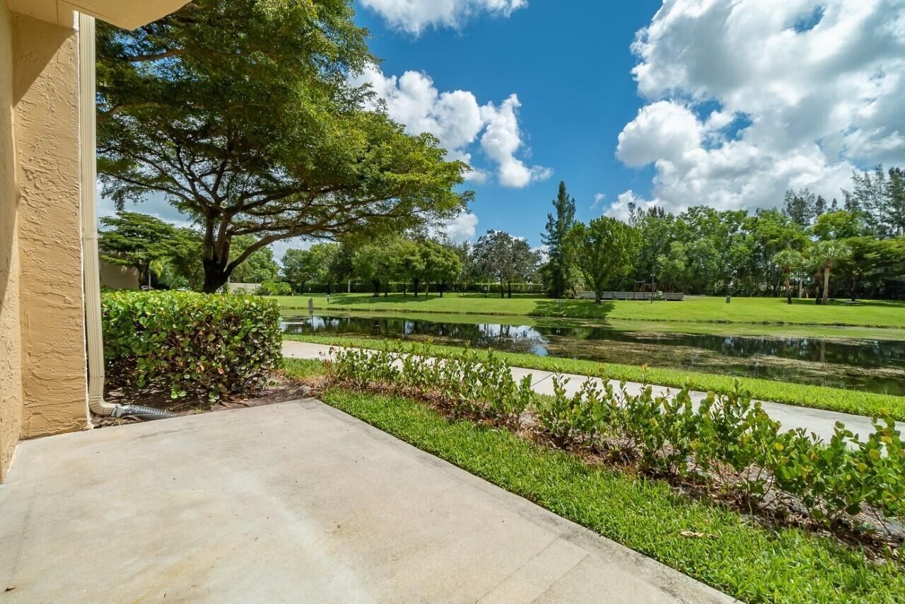 800 Crestwood Court S, Unit 801, Royal Palm Beach, FL 33411 Photo