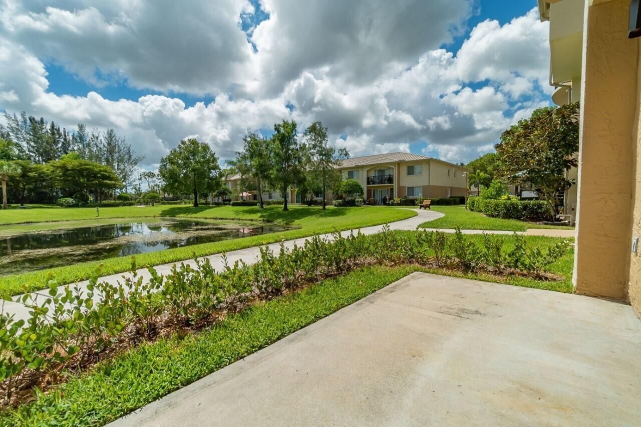 800 Crestwood Court S, Unit 801, Royal Palm Beach, FL 33411 Photo