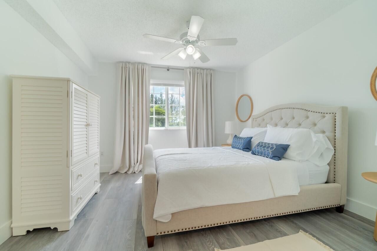 800 Crestwood Court S, Unit 801, Royal Palm Beach, FL 33411 Photo