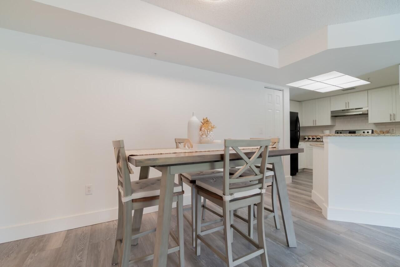 800 Crestwood Court S, Unit 801, Royal Palm Beach, FL 33411 Photo