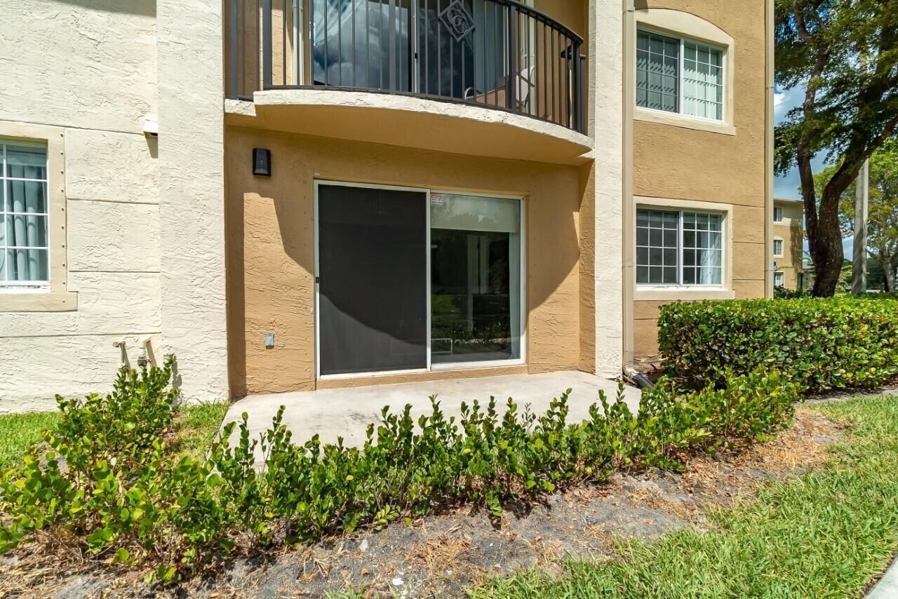 800 Crestwood Court S, Unit 801, Royal Palm Beach, FL 33411 Photo