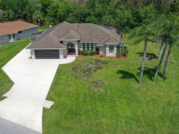 6800 NW Hogate Circle, Port St. Lucie, FL 34983