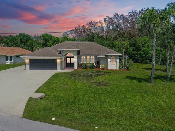 6800 NW Hogate Circle, Port St. Lucie, FL 34983