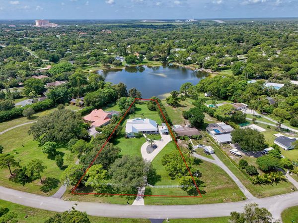 4628 Square Lake Drive, Palm Beach Gardens, FL 33418