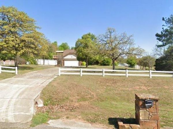13727 Hummingbird Drive, Choctaw, OK 73020