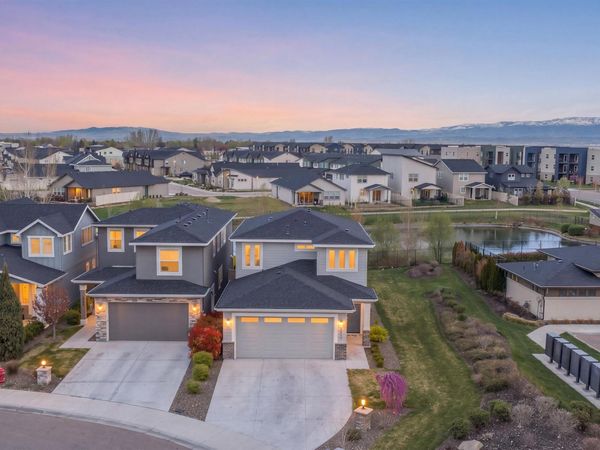 2036 E Knobcone Dr, Meridian, ID 83642