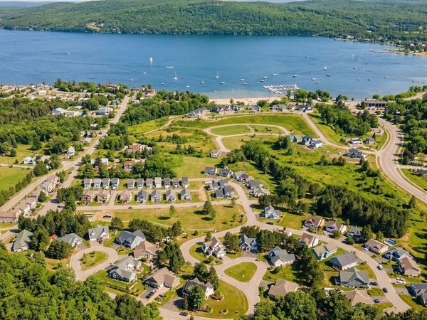 10660 Old Morgan Trail, Traverse City, MI 49684