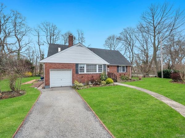 50 Sudbury Lane , Westbury, NY 11590