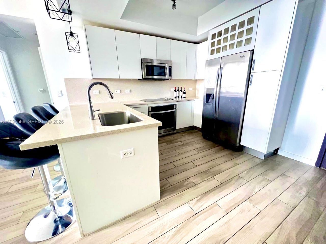 999 SW 1st Ave, Unit 1807, Miami, FL 33130 Photo