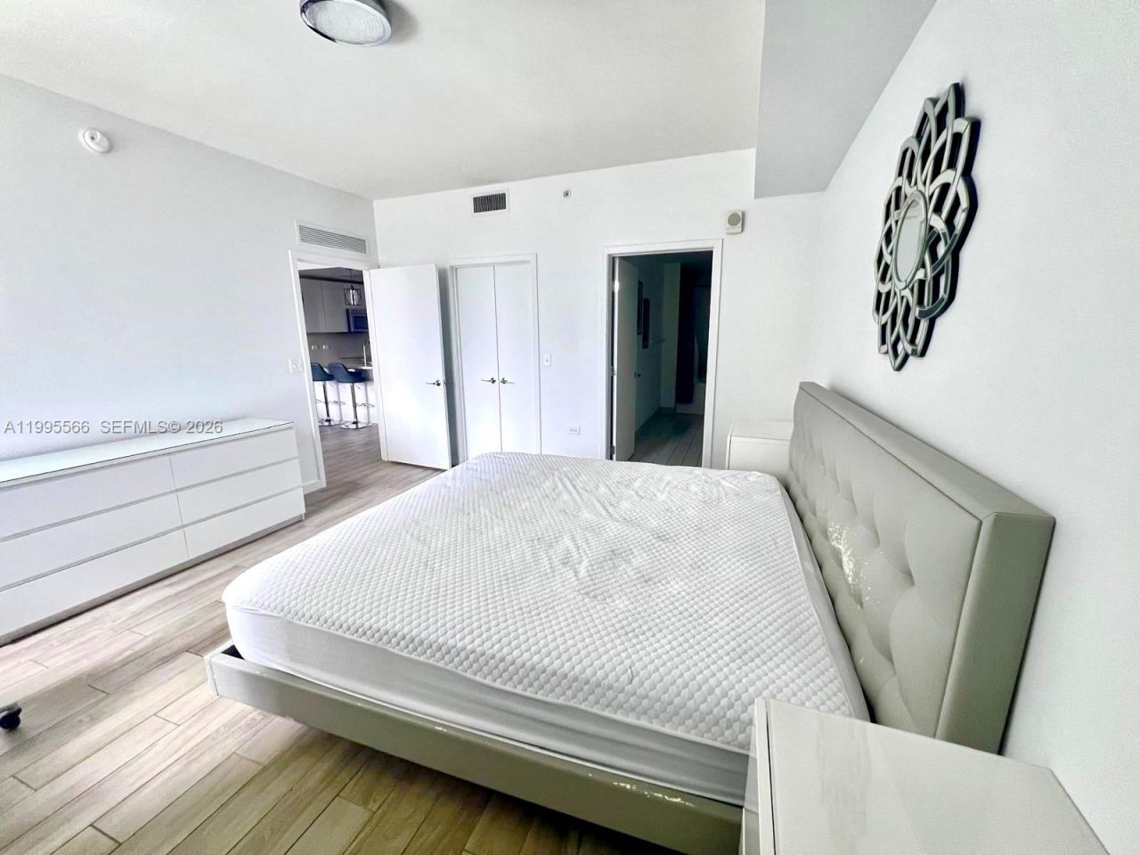 999 SW 1st Ave, Unit 1807, Miami, FL 33130 Photo