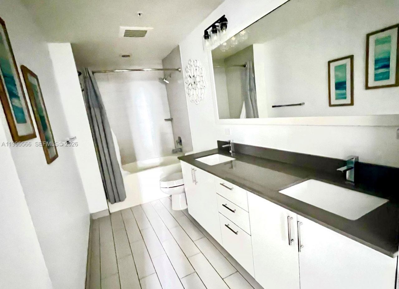 999 SW 1st Ave, Unit 1807, Miami, FL 33130 Photo