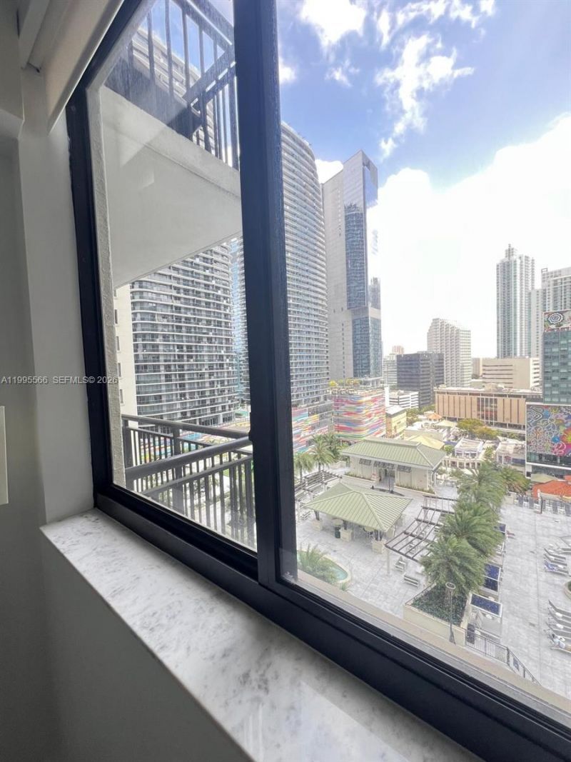 999 SW 1st Ave, Unit 1807, Miami, FL 33130 Photo