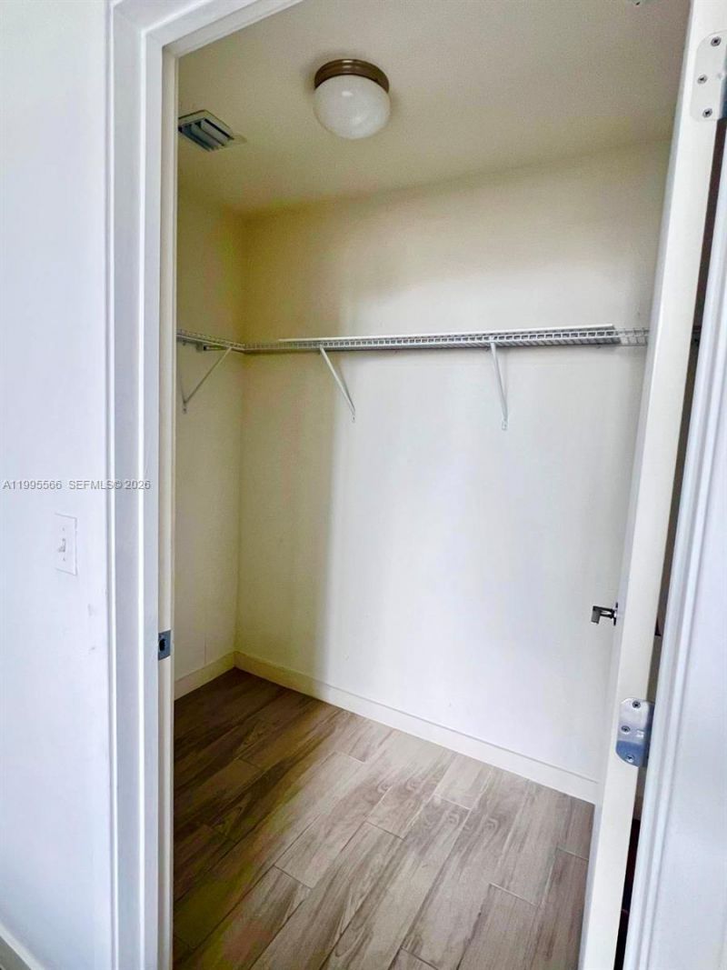 999 SW 1st Ave, Unit 1807, Miami, FL 33130 Photo