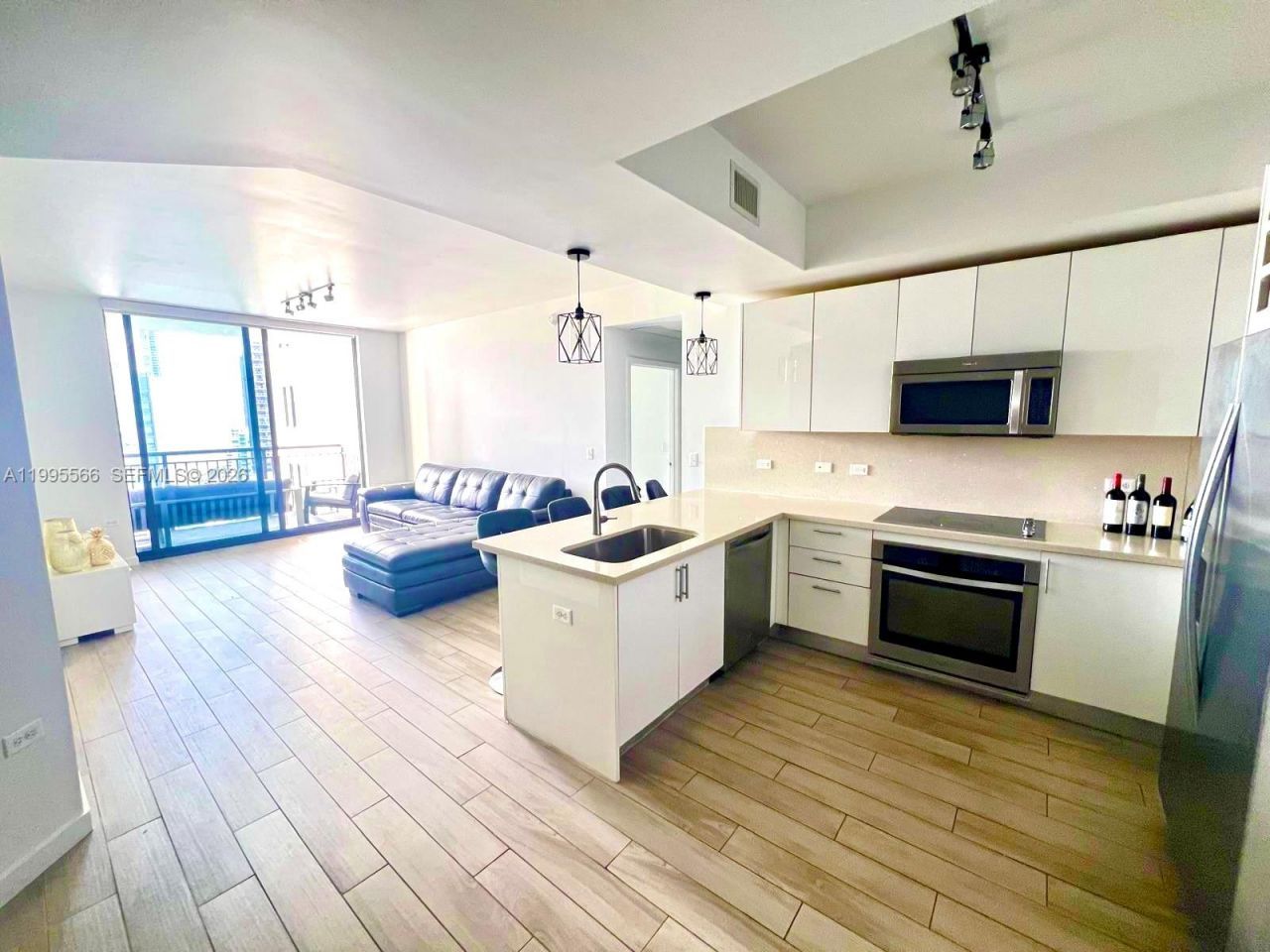 999 SW 1st Ave, Unit 1807, Miami, FL 33130 Photo