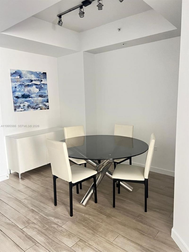 999 SW 1st Ave, Unit 1807, Miami, FL 33130 Photo