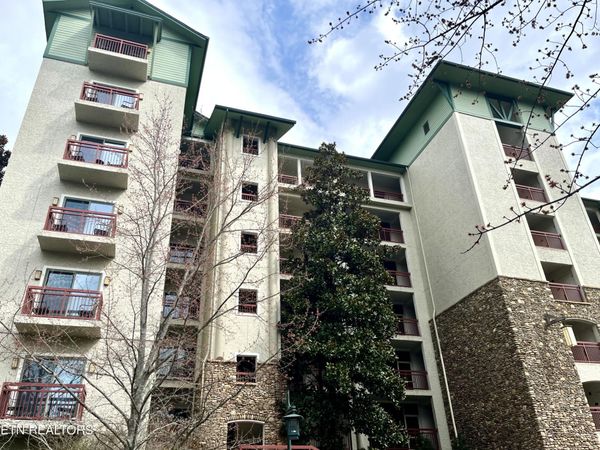 212 Dollywood Lane, Pigeon Forge, TN 37863