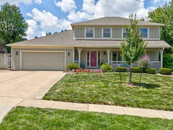 1574 NW 100th Place, Clive, IA 50325