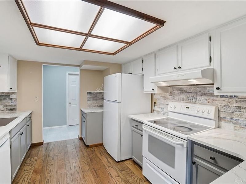 2303 Delvue Drive, Miami Township, OH 45459 Photo 5